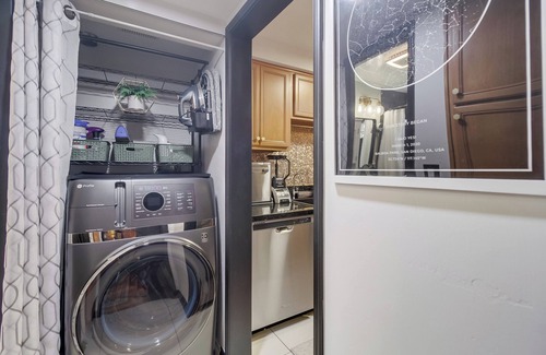 Hillcrest Condo | Walkable Hillcrest Gem - Cafés, Bars & Balboa Park - Landing Pad in San Diego