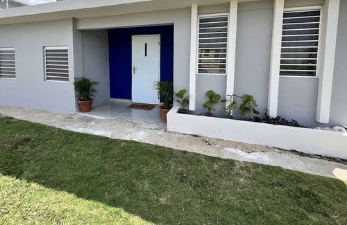 Camaceyes House | Walking distance to Crash Boat