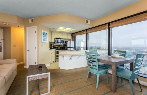 Downtown Myrtle Beach Resort | Walking distance from the Carolina Country Music Festival!