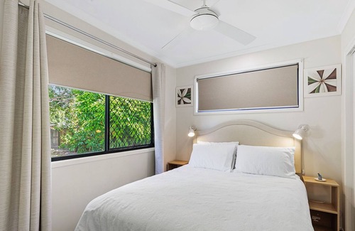 Tin Can Bay House | Walking distance to water and Pet Freindly!