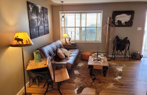 Cheyenne House | Walking distance to Cheyenne frontier days.
