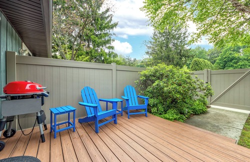 Douglas House | Walking distance to many local attractions - Perfect for a Relaxing Getaway!