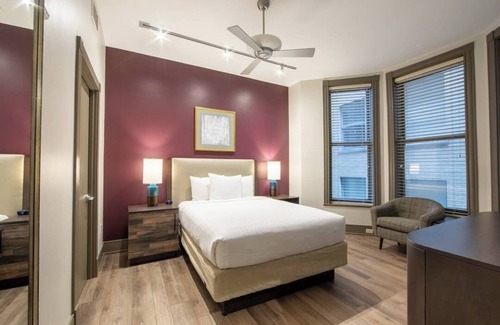 Central Business District Resort | Walking distance to Superbowl! 1-BR resort w/pool & fitness room, downtown N.O