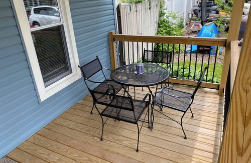 Conneaut Lakeshore Cottage | Walking distance to beach area of Conneaut lake- 4 beds-Dog Friendly- NO Smoking