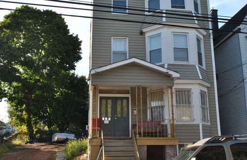 Weequahic House | WALKOUT BASEMENT NEAR downtown Littleton Ave NEWARK NJ