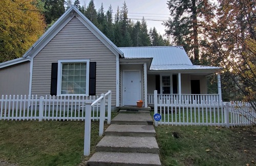 Wallace House | Wallace bike &ski retreat