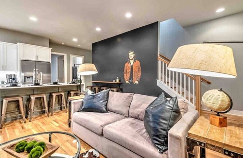 Haynes Area House | Wallen World-Lux Home w/14 Beds! Game Room/Rooftop