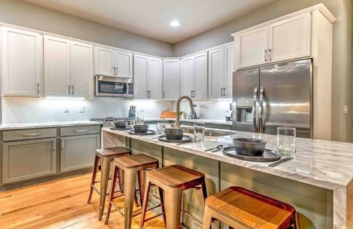 Haynes Area House | Wallen World-Lux Home w/14 Beds! Game Room/Rooftop