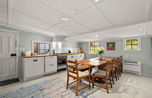 Wanaka House | Walnut Cottage - Sleeps 6, Walk to Lake