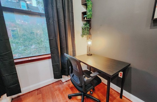 Midtown Village Apartment | Walnut Mega Kingdom/King Bed/85" TV/Arcades