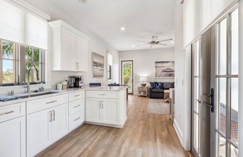 Bay Isle House | Wander Siesta Key sleeps 10, w/pool, 4 Bedrooms