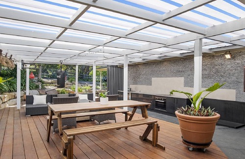 Wamberal House | Warambool Lodge on acreage/New List/Discount