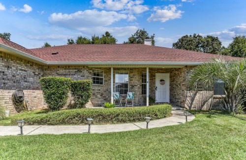 Florida Panhandle House | Warm and Inviting 4BR Home, Perfect for Families