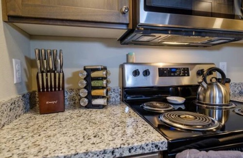 Southeast Salem Apartment | Warm and inviting atmosphere, walking distance to Downtown and H - Longer stays