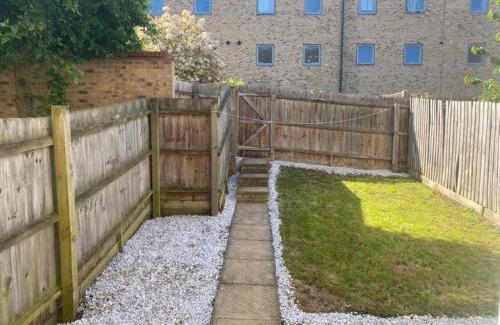 Cambridge House | Warm & Cosy Homely 4 BDR Chesterton House w High Speed WIFI, Big Garden & Free Parking