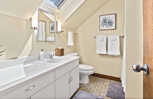 The Galena Territory Cottage | Warm & Cozy 3-Bedroom Cottage - With Hot Tub