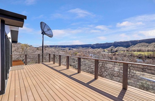 Twin Falls House | Warm Creek Bungalow, RIVER VIEWS