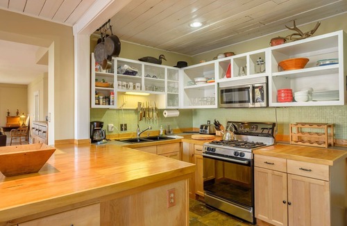 Livingston House | Warren's House - Historic Victorian Style Home in Downtown Livingston!