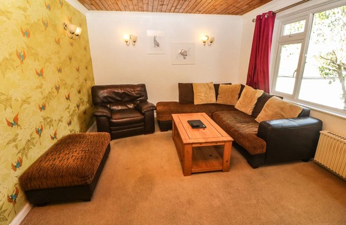 Angarrack Cottage | WARVENETH, pet friendly, with a garden in Angarrack