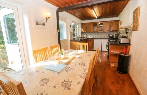 Angarrack Cottage | WARVENETH, pet friendly, with a garden in Angarrack