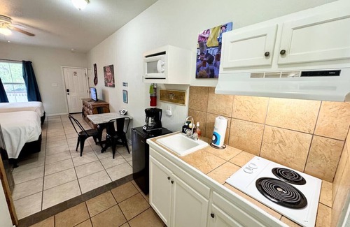 New Braunfels Apartment | Wasser Lodge #206 | Sleeps 4 | Comal Riverfront