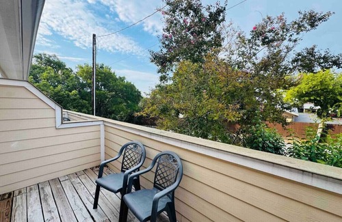 New Braunfels Apartment | Wasser Lodge #206 | Sleeps 4 | Comal Riverfront