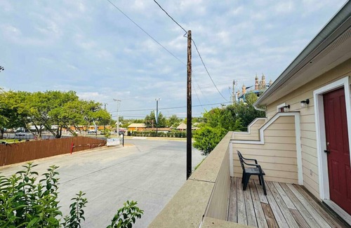 New Braunfels Apartment | Wasser Lodge #206 | Sleeps 4 | Comal Riverfront