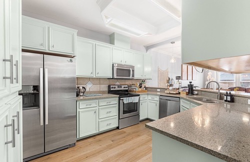 Corpus Christi House | Water front oasis, 2 minutes to the beach. Pet-friendly