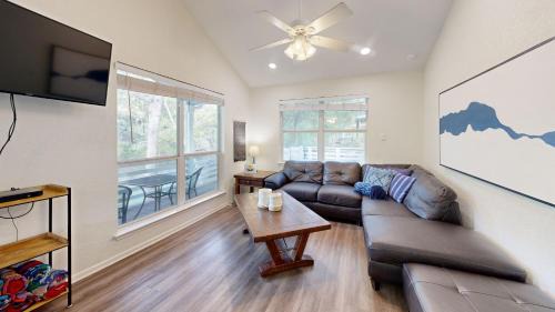 New Braunfels House | Water Haus - LITE