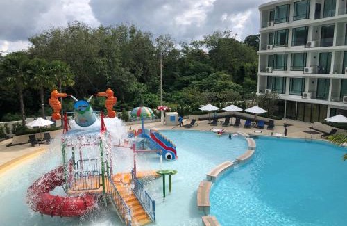 Rawai Apartment | Water park Rawai Beach 200m Nai Han king bedroom