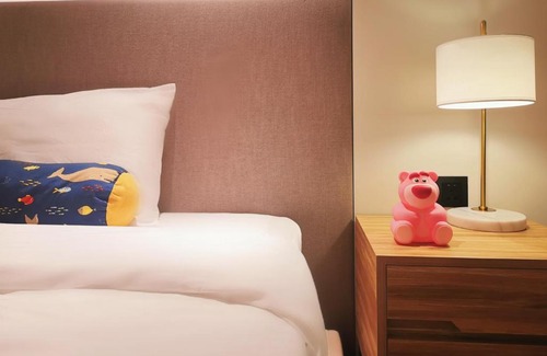 Rawai Apartment | Water park Rawai Beach 200m Nai Han king bedroom