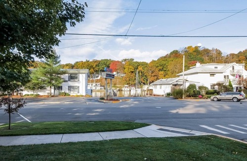 Saugatuck Apartment | Water Street Retreat