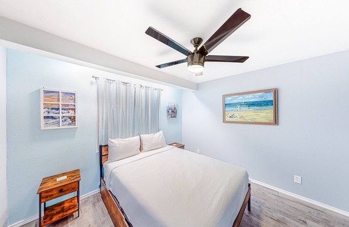 Port Isabel Condo | Water-view downtown condo with outdoor pool, balcony, W/D, AC - 30 day min stay