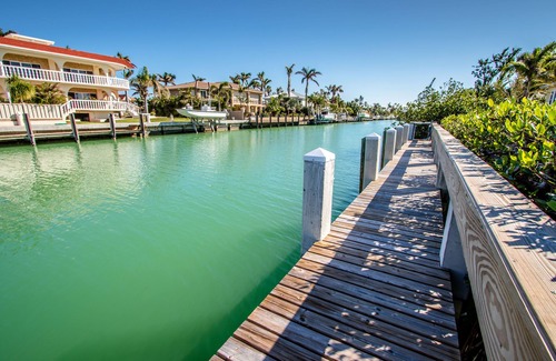 Coury House | Water views. Sleeps 10, WI-FI, Waterfront, Quick Ocean access!