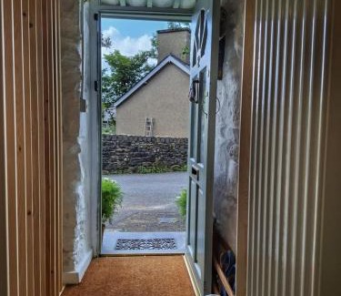 Manod House | Waterfall retreat