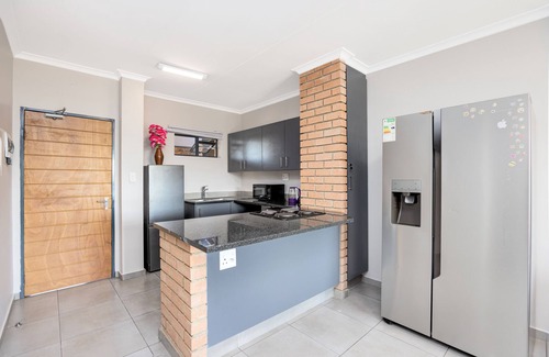 Greater Johannesburg Metropolitan Area Apartment | WATERFALL RIDGE