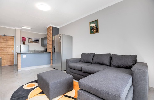 Greater Johannesburg Metropolitan Area Apartment | WATERFALL RIDGE