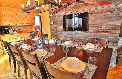 Saint-Remi-de-Tingwick Ski Chalet | Waterfront cottage with spa, lots of activities nearby