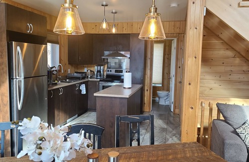 Notre-Dame-de-Pontmain Cottage | Waterfront Family Cottage!