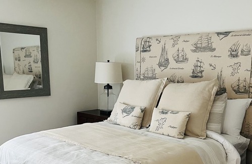 Queens Square Condo | Waterfront 2 bedroom condo