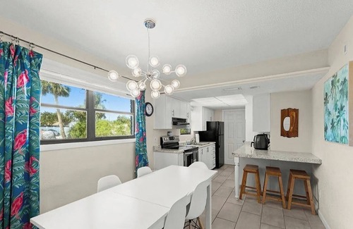 South Daytona House | Waterfront 3BR 2BA Home 5 min to Beaches Great large Driveway WiFi Clean Safe