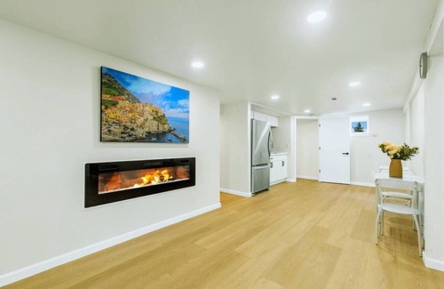 Lakeland South House | Waterfront 3BR Lower Unit with Scenic Views