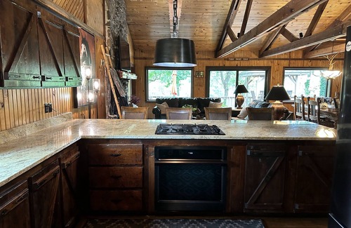 Broken Bow Cabin | Waterfront 4 bedroom Cabin with Outdoor Amenities