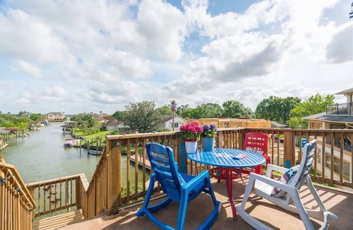 Nassau Bay House | Waterfront 5BR w/Game Room, Near Space Center