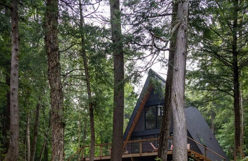 Saint-Calixte Ski Chalet | Waterfront, A-Frame, communion with nature,
