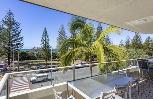 Burleigh Heads Apartment | Waterfront at Wyuna
