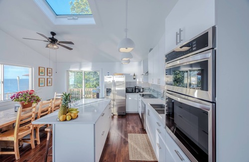 Sound Beach House | Waterfront Beach House w/Water Views on The North Shore Long Island. 4 BRs 2BRs