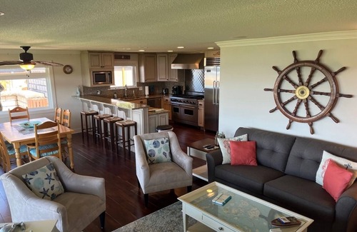 Bellingham House | Waterfront Beach House with Gorgeous Sunsets