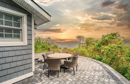 Baiting Hollow Cottage | Waterfront Beach Cottage Overlooking Long Island Sound – Baiting Hollow