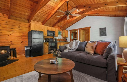 De Soto Cabin | Waterfront Cabin - Sauna - Fire Pit - Bluff Views